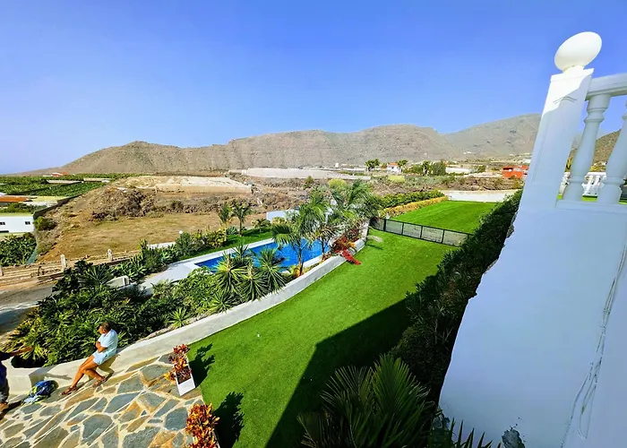 Cliff Haven Sea View Apartment - Adults Only